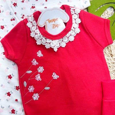  CONJ. DE MALHA 3 PEÇAS - Flores Bordadas e Gola Gripyr - Off White e Vermelho